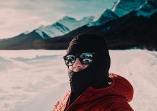8 Best Sunglasses For Snow Glare (Buying Guide)